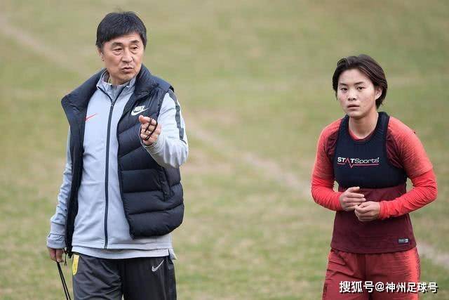 李永炜连续进攻得分 助力上海追平比分